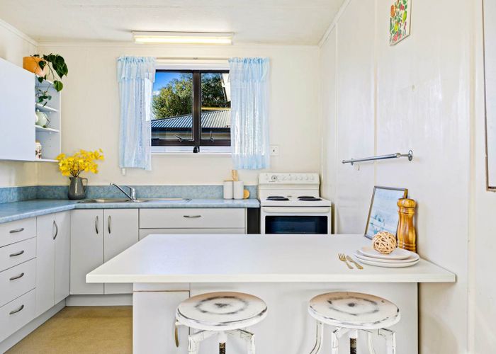  at 6 Sullivan Avenue, Mangere Bridge, Auckland
