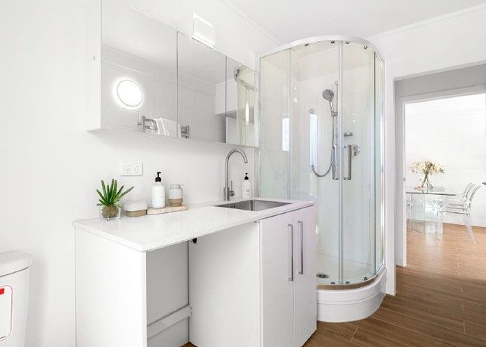  at 4/12 Cruickshank Crescent, Meadowbank, Auckland