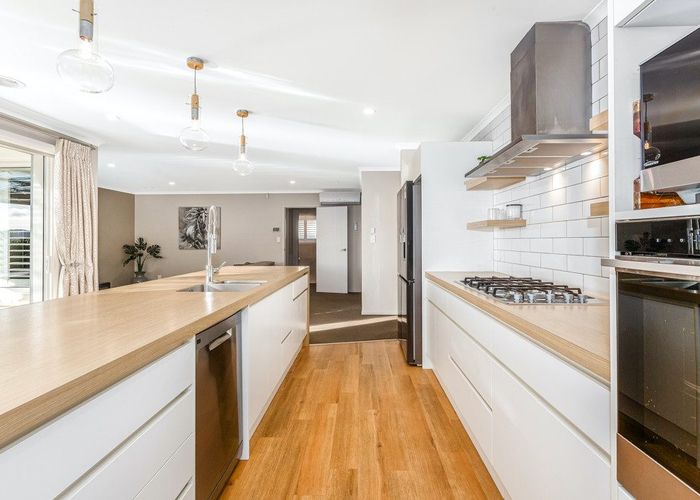  at 86 Queen Charlotte Drive, Aotea, Porirua, Wellington