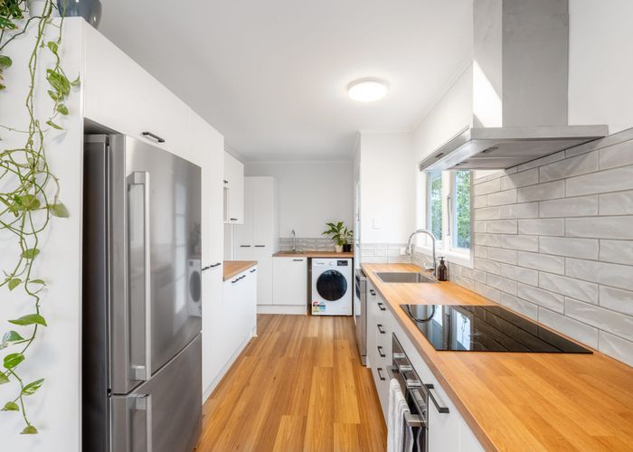  at 27 Essex Street, Te Atatu South, Waitakere City, Auckland