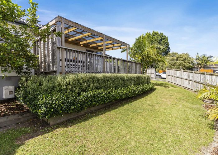  at 2/18 Flaxdale Street, Birkdale, Auckland