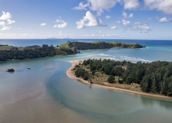 For sale 2177 Whananaki North Road, Whananaki, Whangarei, Northland