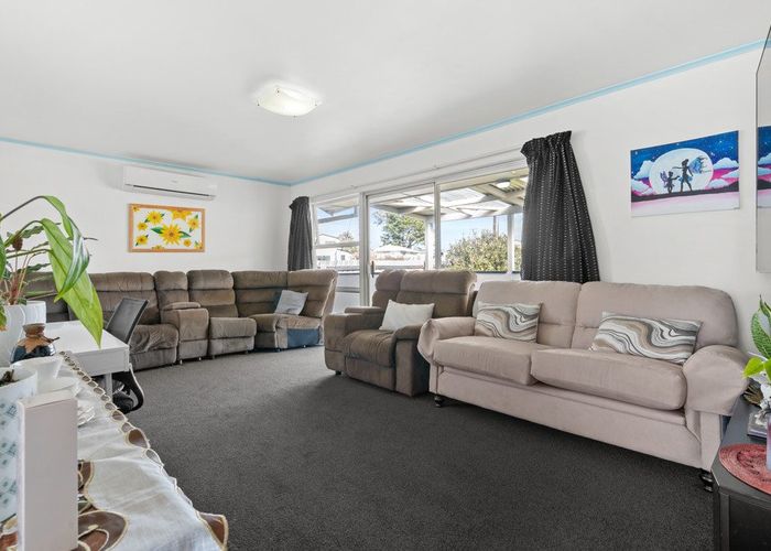  at 1/24 Greenhaven Avenue, Opaheke, Papakura, Auckland