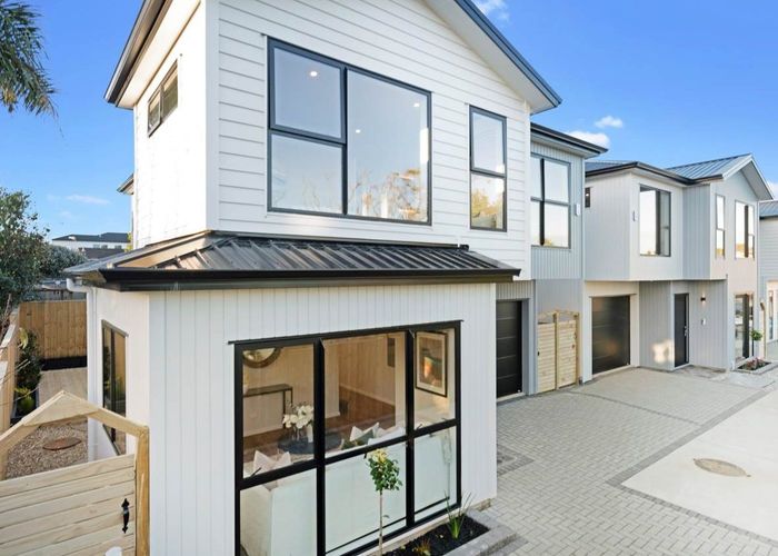  at 16C Vanbrugh Place, Bucklands Beach, Auckland