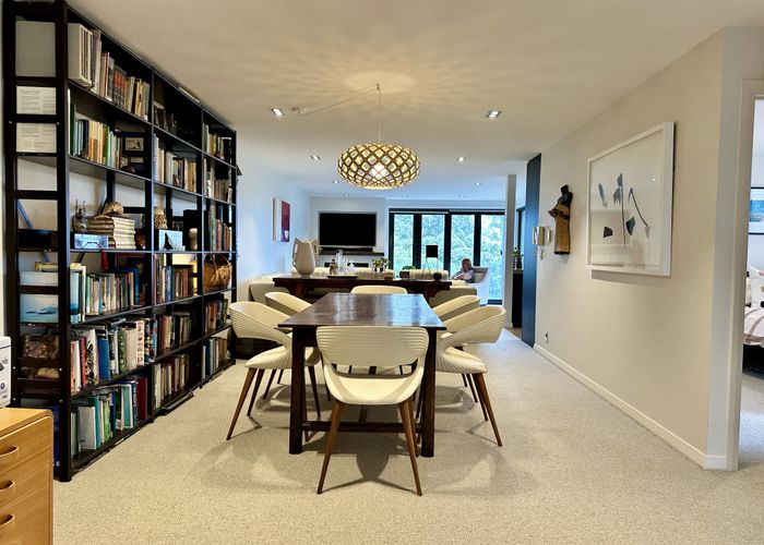  at 2/18 Tuhaere Street, Orakei, Auckland