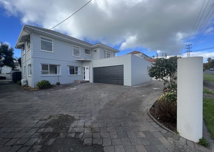  at 2/20 Francis Street, Hauraki, Auckland