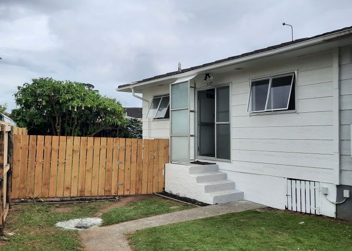  at 2/27 Mon Desir Place, Manurewa, Auckland