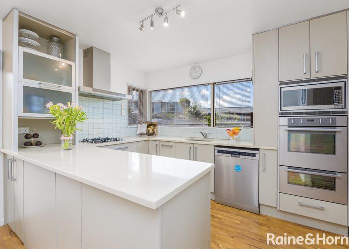  at 2 Kimber Hall Avenue, Blockhouse Bay, Auckland City, Auckland