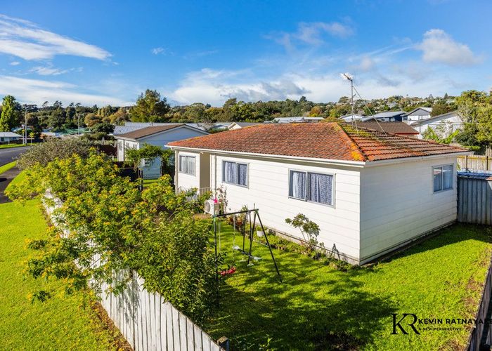  at 2/62 Redcrest Avenue, Red Hill, Papakura, Auckland