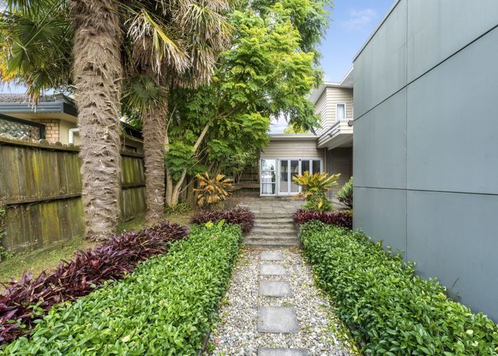  at 8 Roy Maloney Drive, Henderson, Waitakere City, Auckland