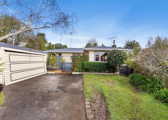  at 5 Wood Avenue, Howick, Manukau City, Auckland