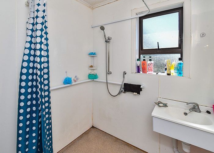  at 2 Cambridge Road, Manurewa, Auckland