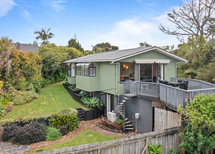  at 1124 Scenic Drive North, Swanson, Waitakere City, Auckland