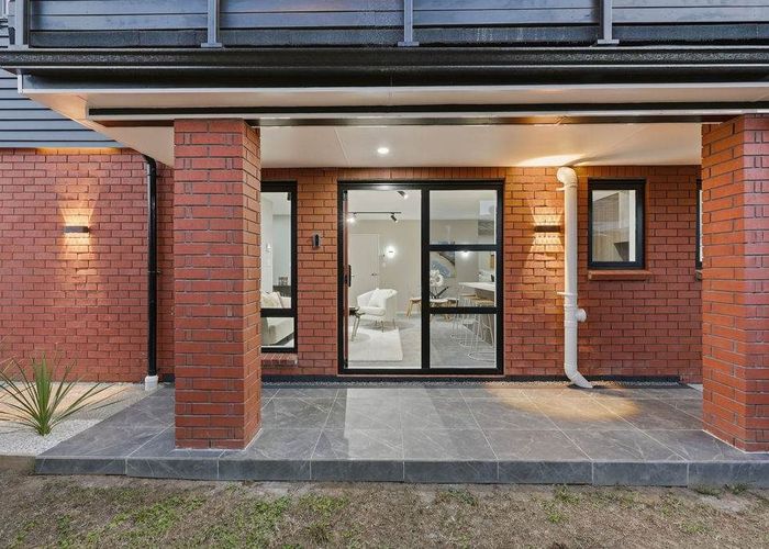  at 2/716 Massey Road, Mangere, Manukau City, Auckland