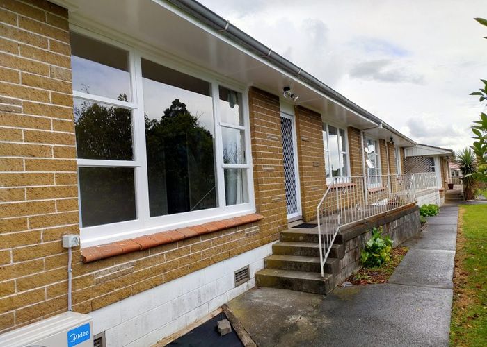  at 2/222 Edmonton Road, Te Atatu South, Auckland