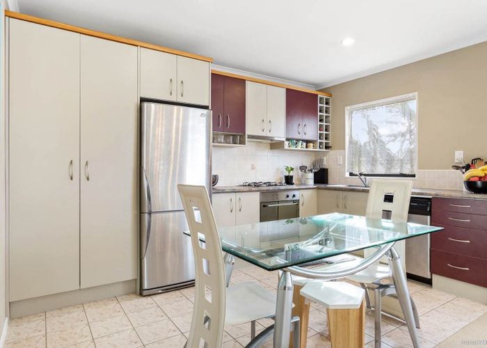  at 2/18 Maidstone Place, Oteha, North Shore City, Auckland