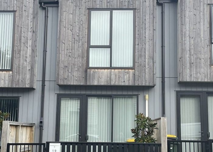  at 19 Mahalo Avenue, Manukau, Manukau City, Auckland