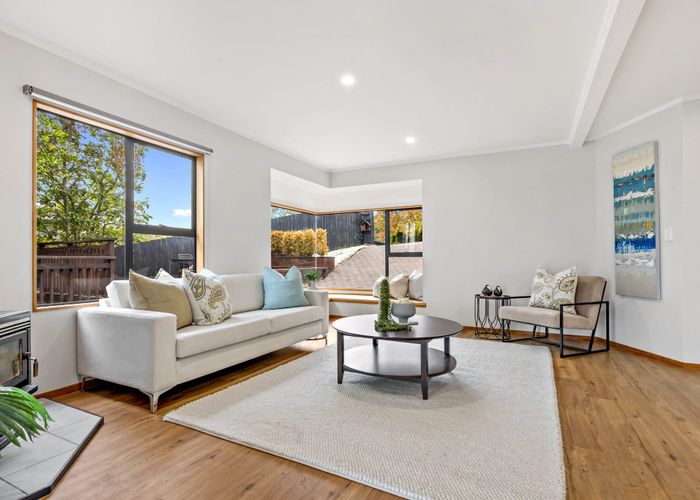  at 1 Bamfield Place, Hillsborough, Auckland