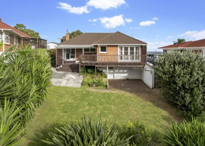  at 21 Lynbrooke Avenue, Blockhouse Bay, Auckland