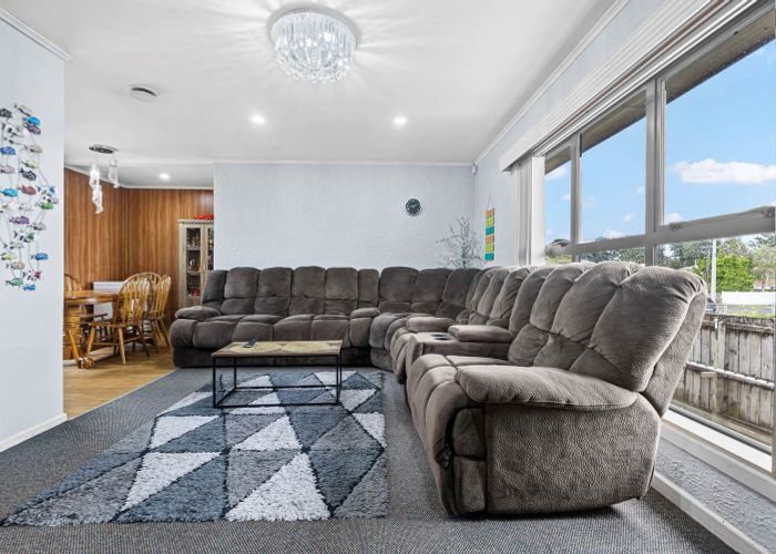 at 16 Waterview Road, Stanley Point, Auckland