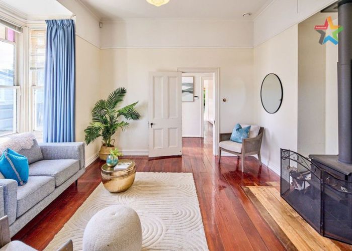  at 30 Whites Line West, Woburn, Lower Hutt