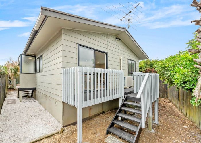  at 3/219 Don Buck Road, Massey, Waitakere City, Auckland