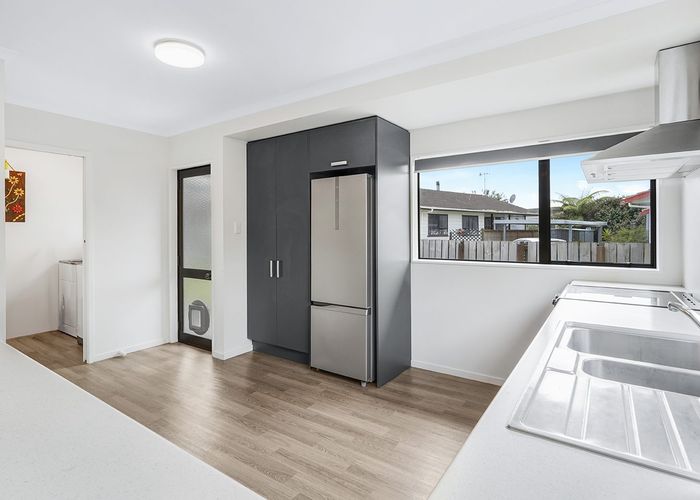  at 42 Garland Drive, St Andrews, Hamilton