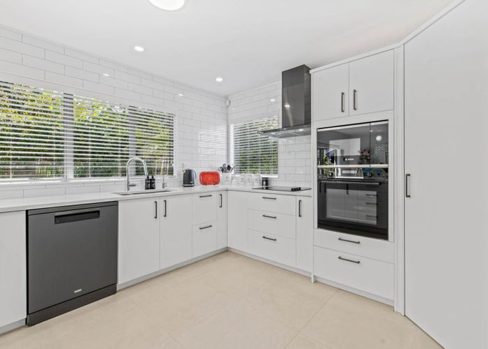  at 2/12 Westview Court, Somerville, Manukau City, Auckland
