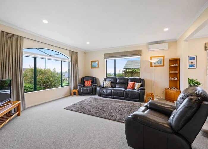  at 8 Amesbury Rise, Henderson, Waitakere City, Auckland