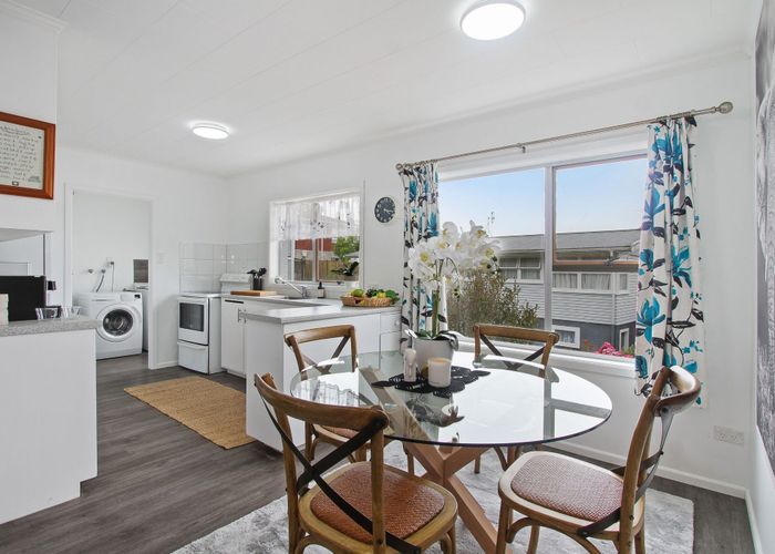  at 2/47 Girrahween Drive, Tōtara Vale, Auckland