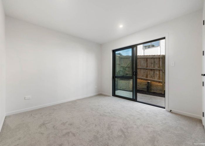  at 69D Chivalry Road, Glenfield, North Shore City, Auckland