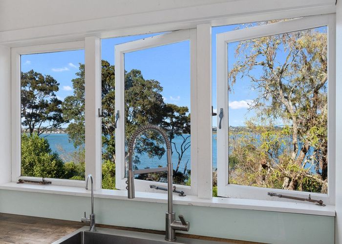  at The Cottage/49a Chatham Avenue, Paremoremo, North Shore City, Auckland