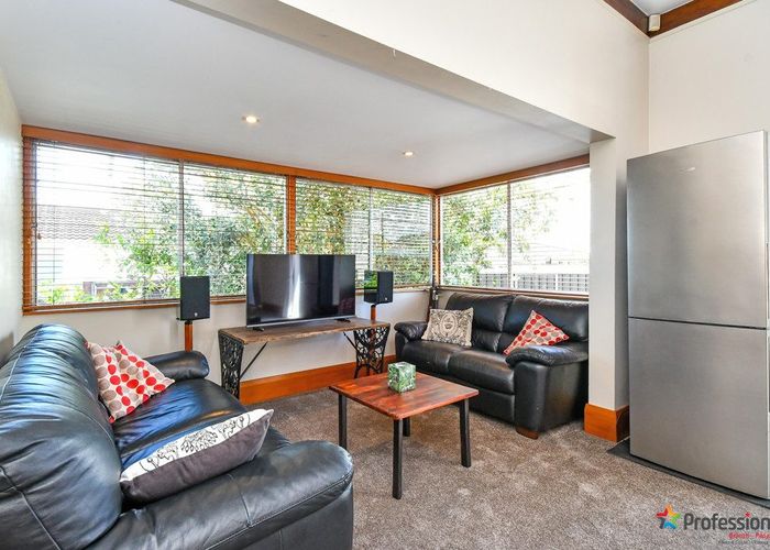 at 2/12 Paton Avenue, Papatoetoe, Auckland