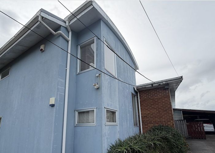  at 12 Farnborough Crescent, Mangere, Auckland