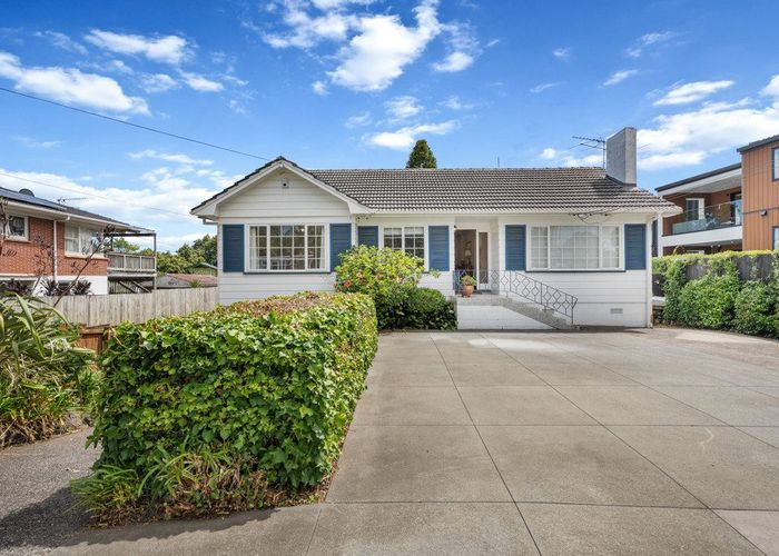  at 2 Taylor Road, Mangere Bridge, Auckland