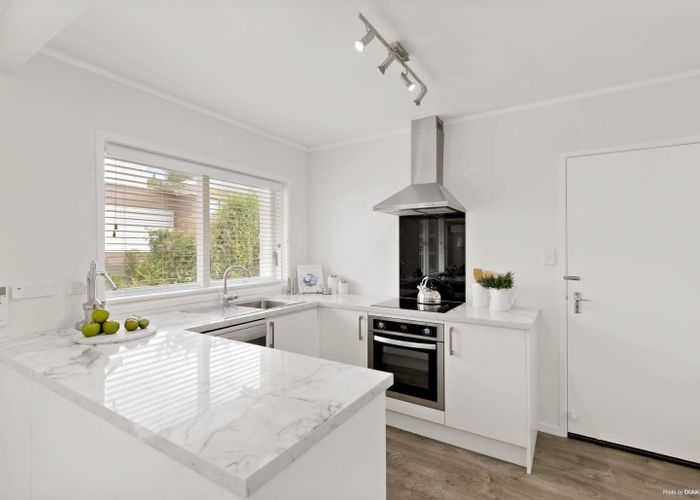  at 2/4 Quentin Avenue, Royal Oak, Auckland