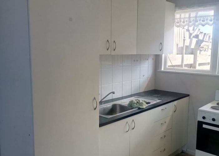  at 2/251 Pilkington Road, Point England, Auckland