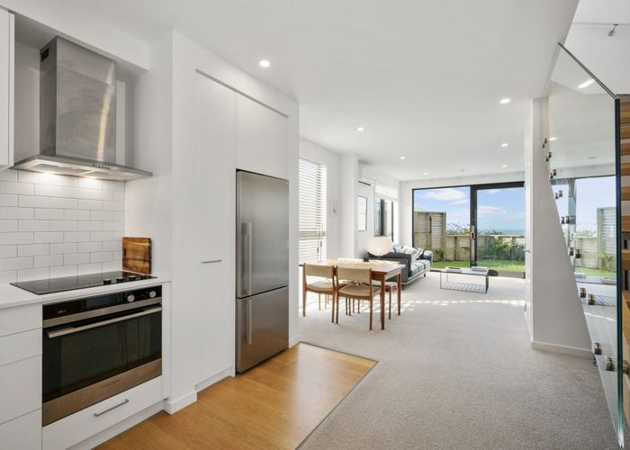  at 4/52 High Street, Island Bay, Wellington