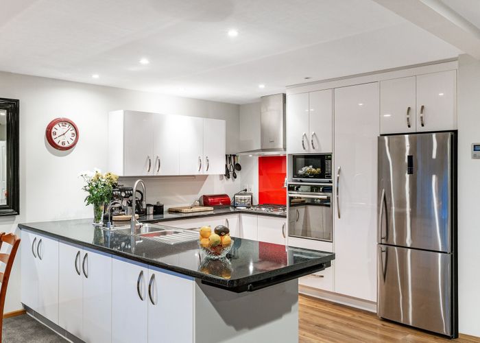  at 8 Paremata Drive, Paremata, Porirua, Wellington