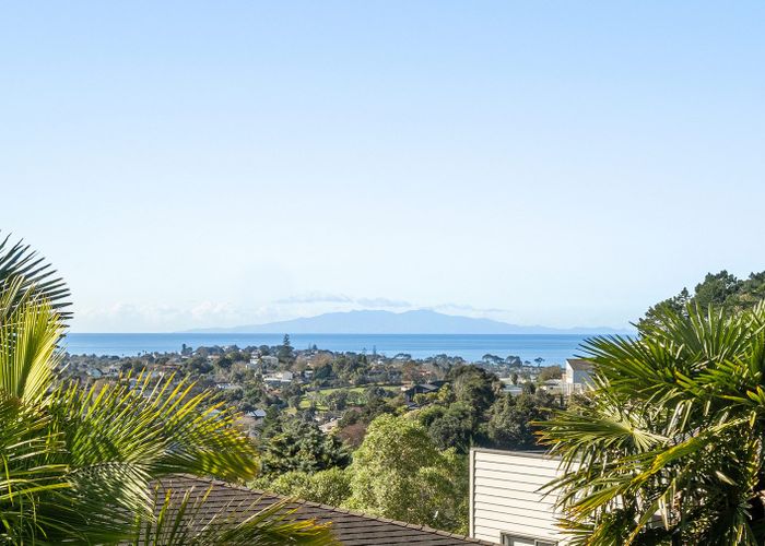  at 943 East Coast Road, Torbay, North Shore City, Auckland