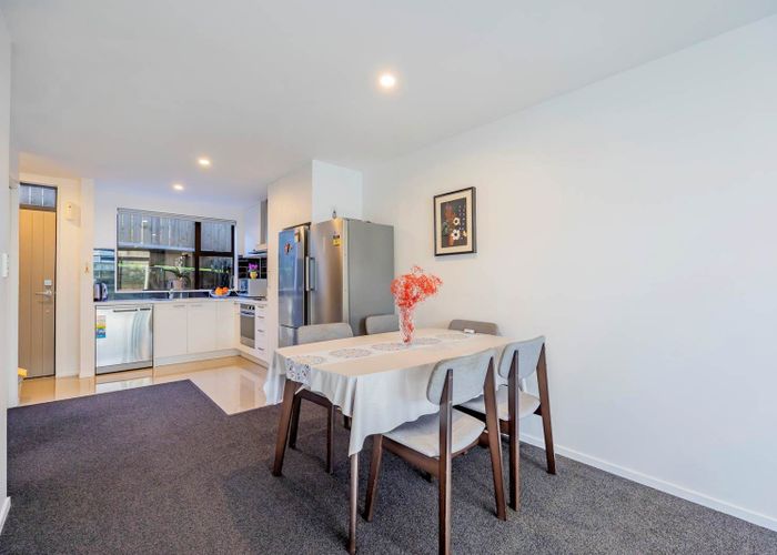  at 15/15 Chivalry Road, Glenfield, North Shore City, Auckland