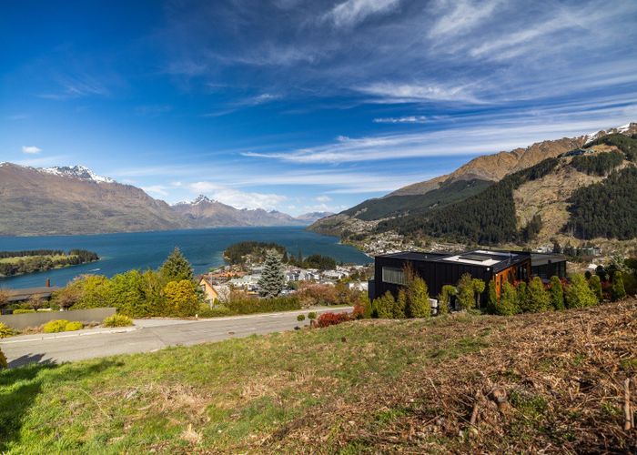  at 8 Manchester Place, Queenstown Hill, Queenstown-Lakes, Otago