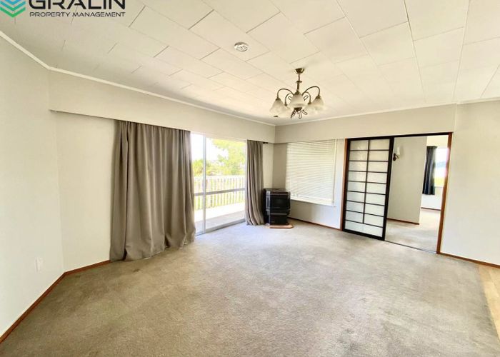  at 11 Dundas Pl, Henderson, Waitakere City, Auckland