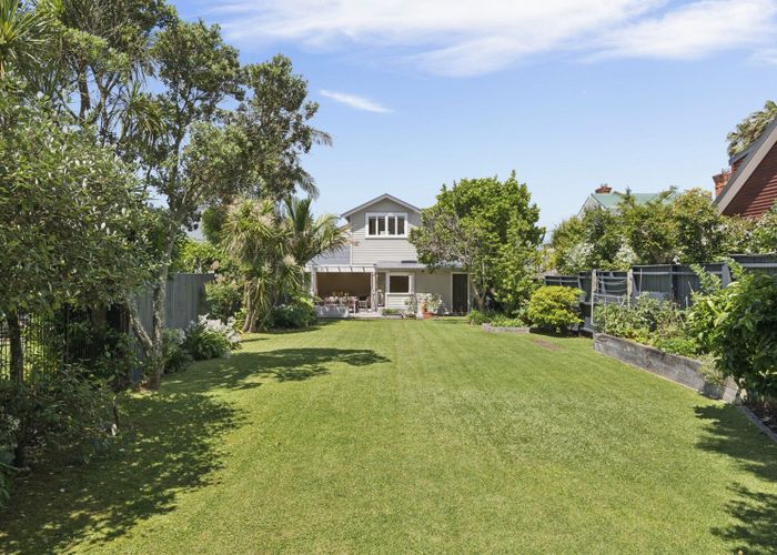  at 142 Queen Street, Northcote Point, North Shore City, Auckland