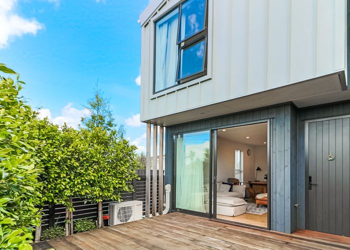  at 31/82 East Coast Road, Milford, North Shore City, Auckland