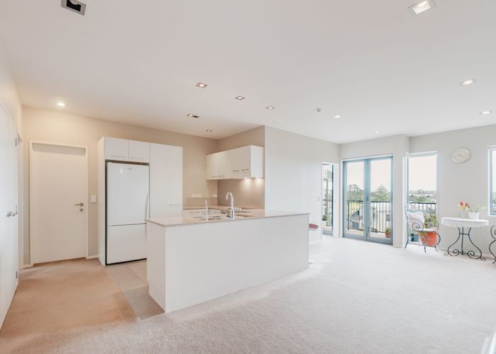  at B104/525 East Coast Road, Browns Bay, North Shore City, Auckland