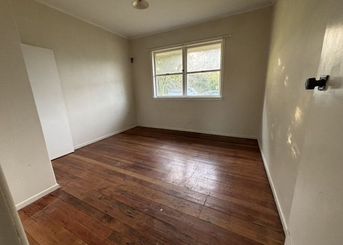  at 5/2 Godley Road, Green Bay, Waitakere City, Auckland
