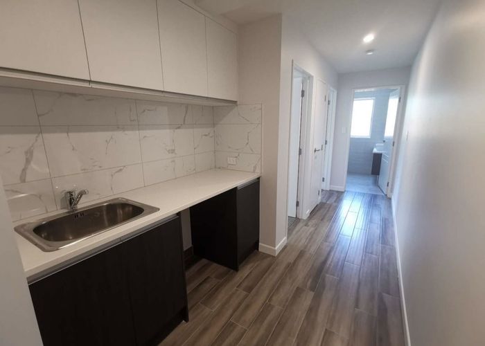  at 2/116B Weatherly Road, Torbay, North Shore City, Auckland