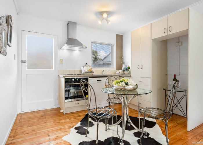  at 2/9 Mountain Road, Mount Wellington, Auckland