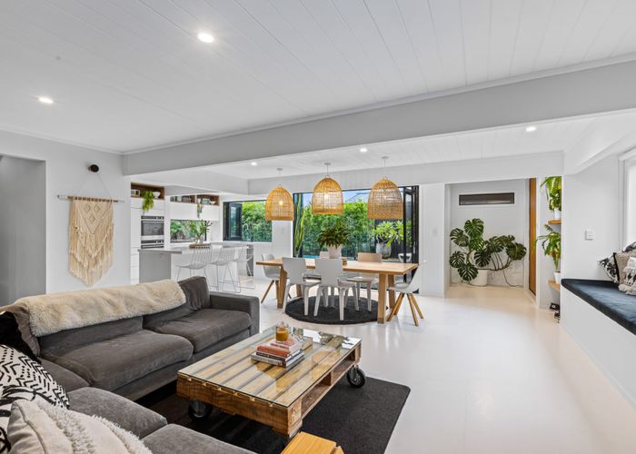  at 2/9 Tainui Street, Torbay, North Shore City, Auckland